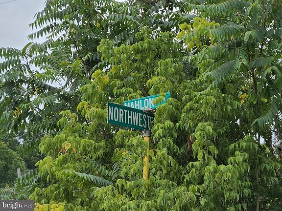 2nd image of Mahlon Dr