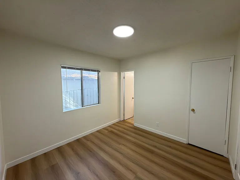 968 N Loma Vista Dr — Photo 8