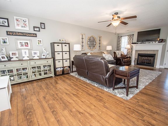 5th image of 5633 Autumn Creek Dr