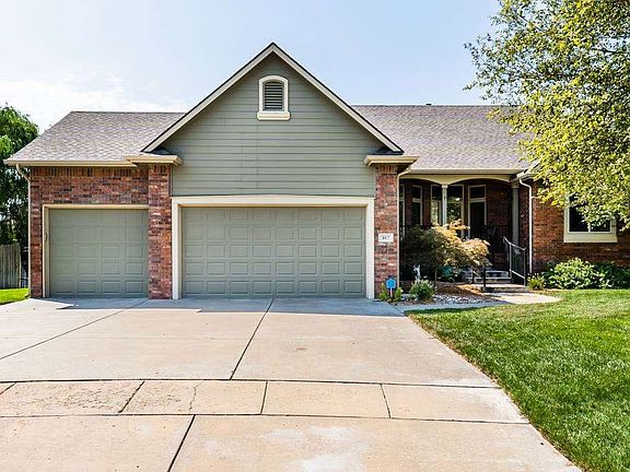 2nd image of 817 N Crescent Lakes Cir