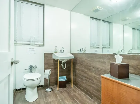 580 Park Avenue image 3 of 5