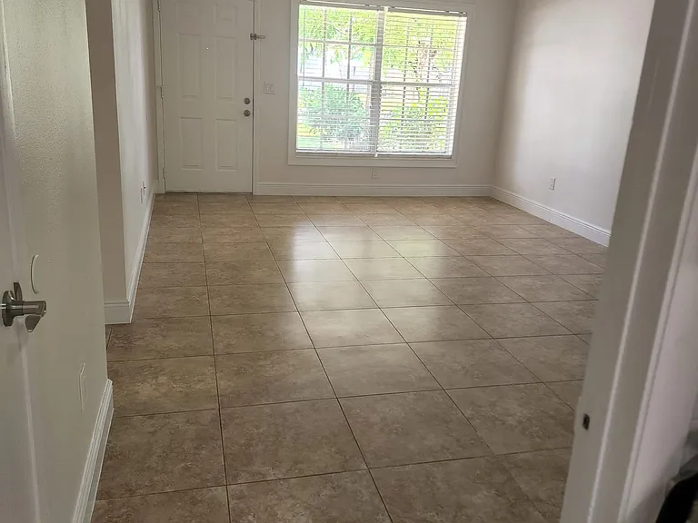 704 Whippoorwill Dr — Photo 4