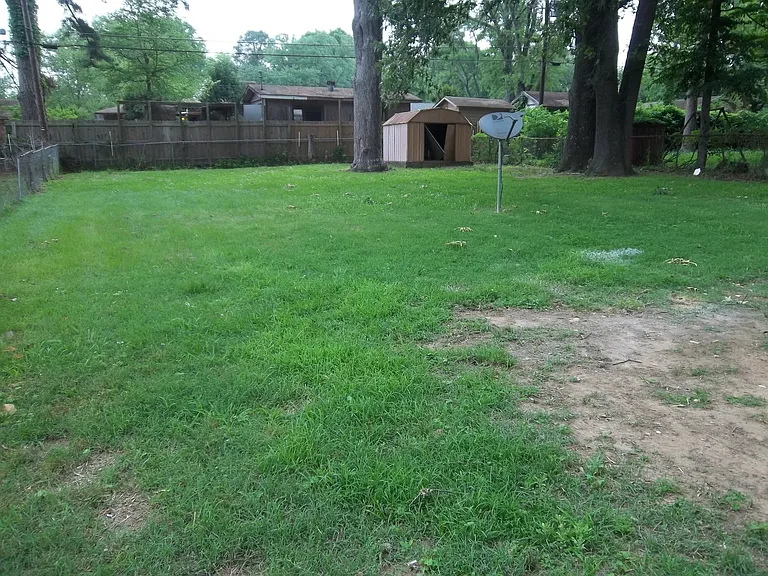 2832 Holiday Ln — Photo 5