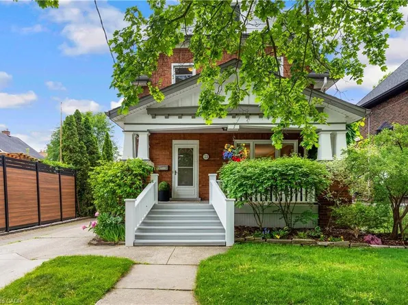 11 Earl St, Kitchener, ON N2M 2V5