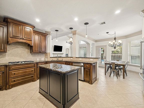 3rd image of 5919 Majestic Pines Dr