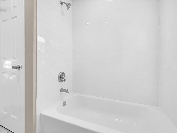 4th image of 408 Speed St