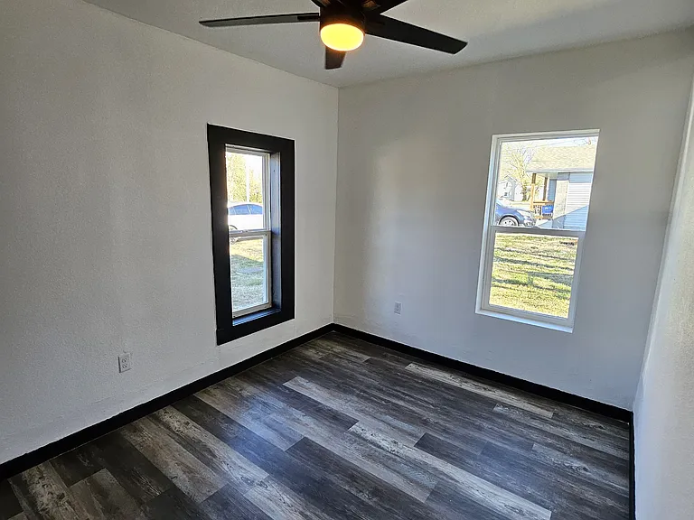 302 Windsor St #1 — Photo 10