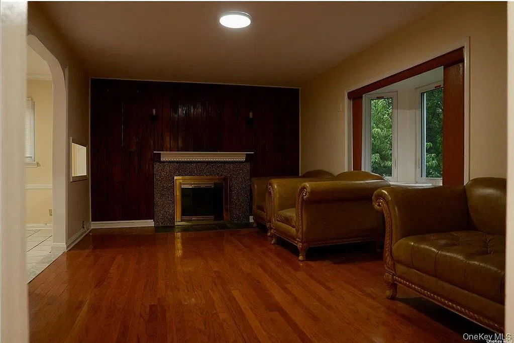 4 bed, 2.0 bath, 1325 sqft, $4,600 — Photo 3
