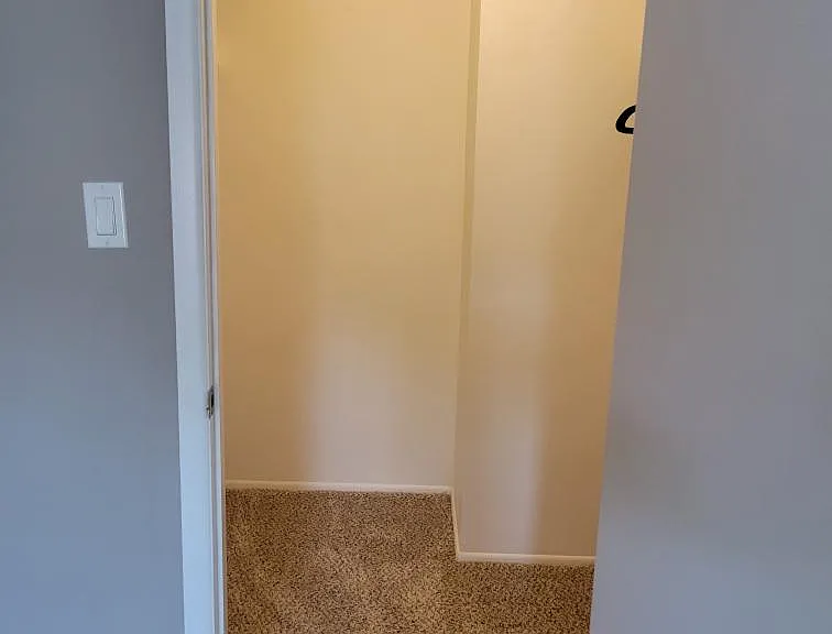 Carriage Hill Apartments - Dearborn Heights, MI — Photo 28