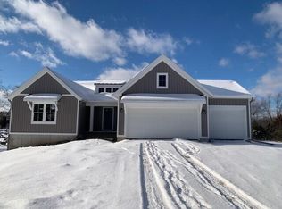 1040 N Washington St SE, Lowell, MI 49331