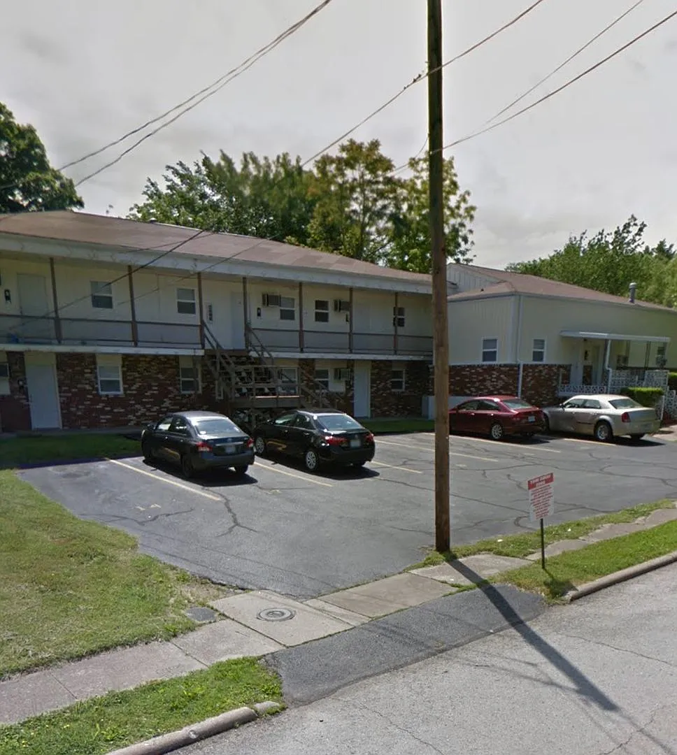 1403 E Elm St — Photo 1