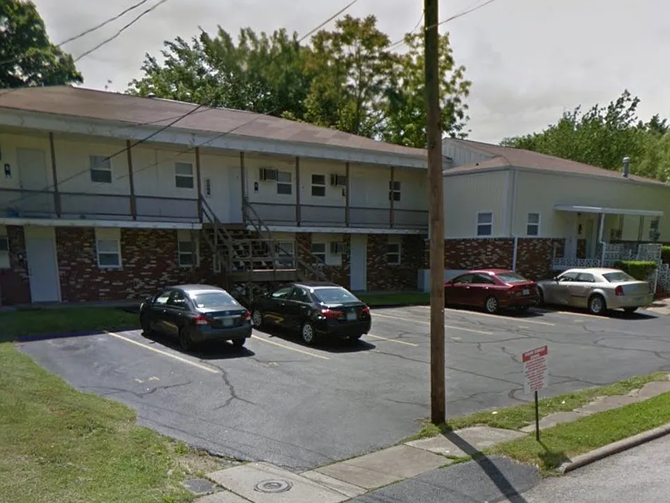 1403 E Elm St