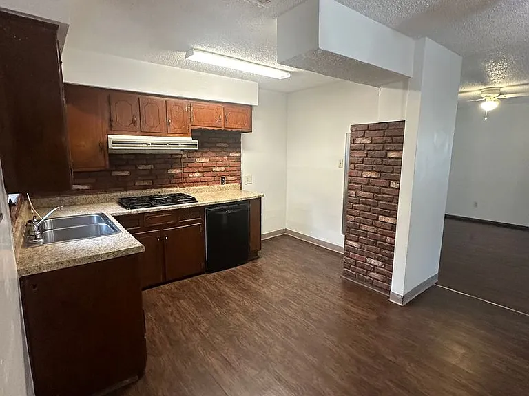3300 S Post Rd — Photo 9