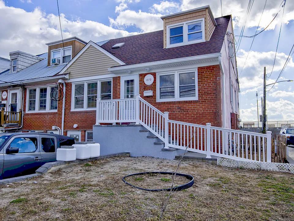 670 W Broadway #1