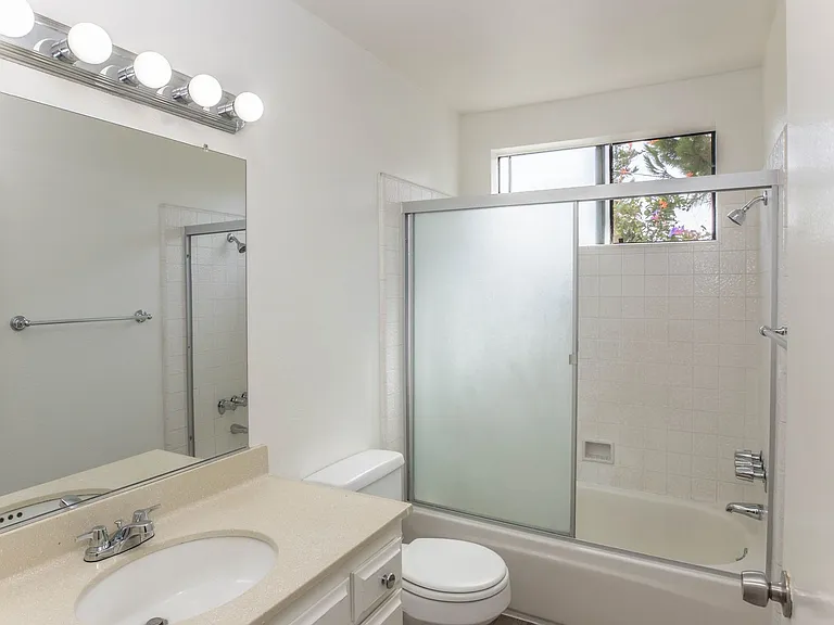 1229 Princeton St #4 — Photo 11