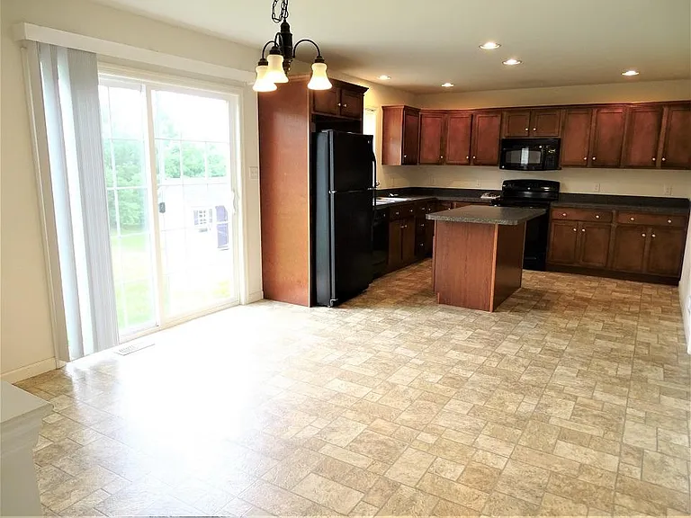 641 Hamaker Rd — Photo 10