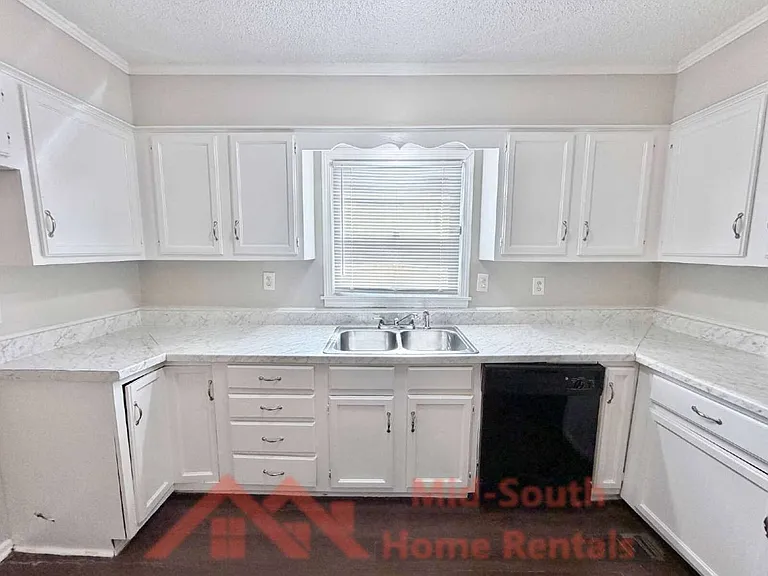 3998 N Victor Dr — Photo 8