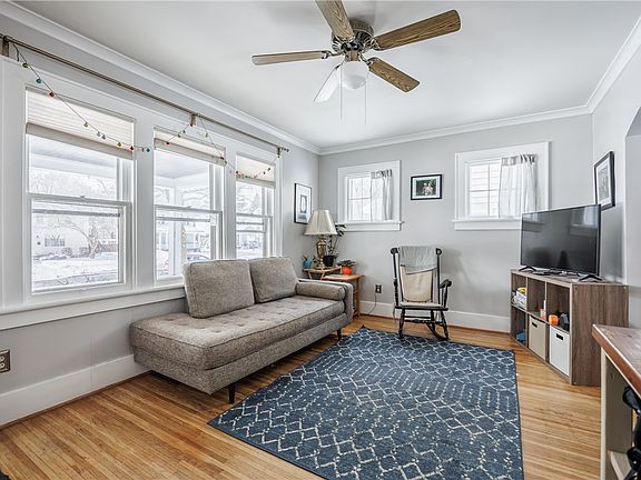 5th image of 230 Farmington Rd