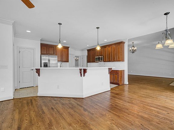 4th image of 1009 Bridgewater Park Dr