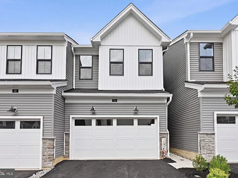 46 Grayson Ln — Photo 1