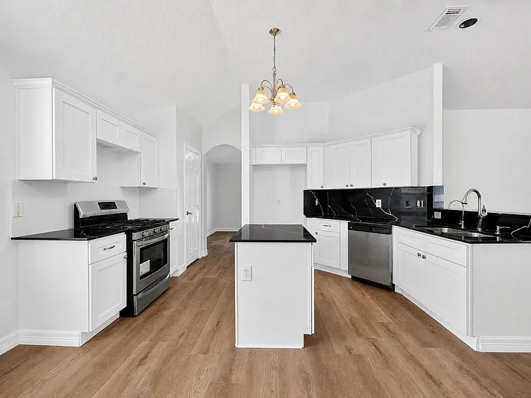 15307 Flemington Ave — Photo 14