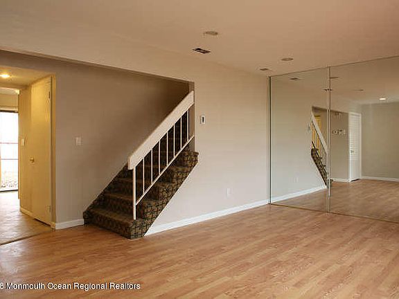 2nd image of 186 Stratford Pl