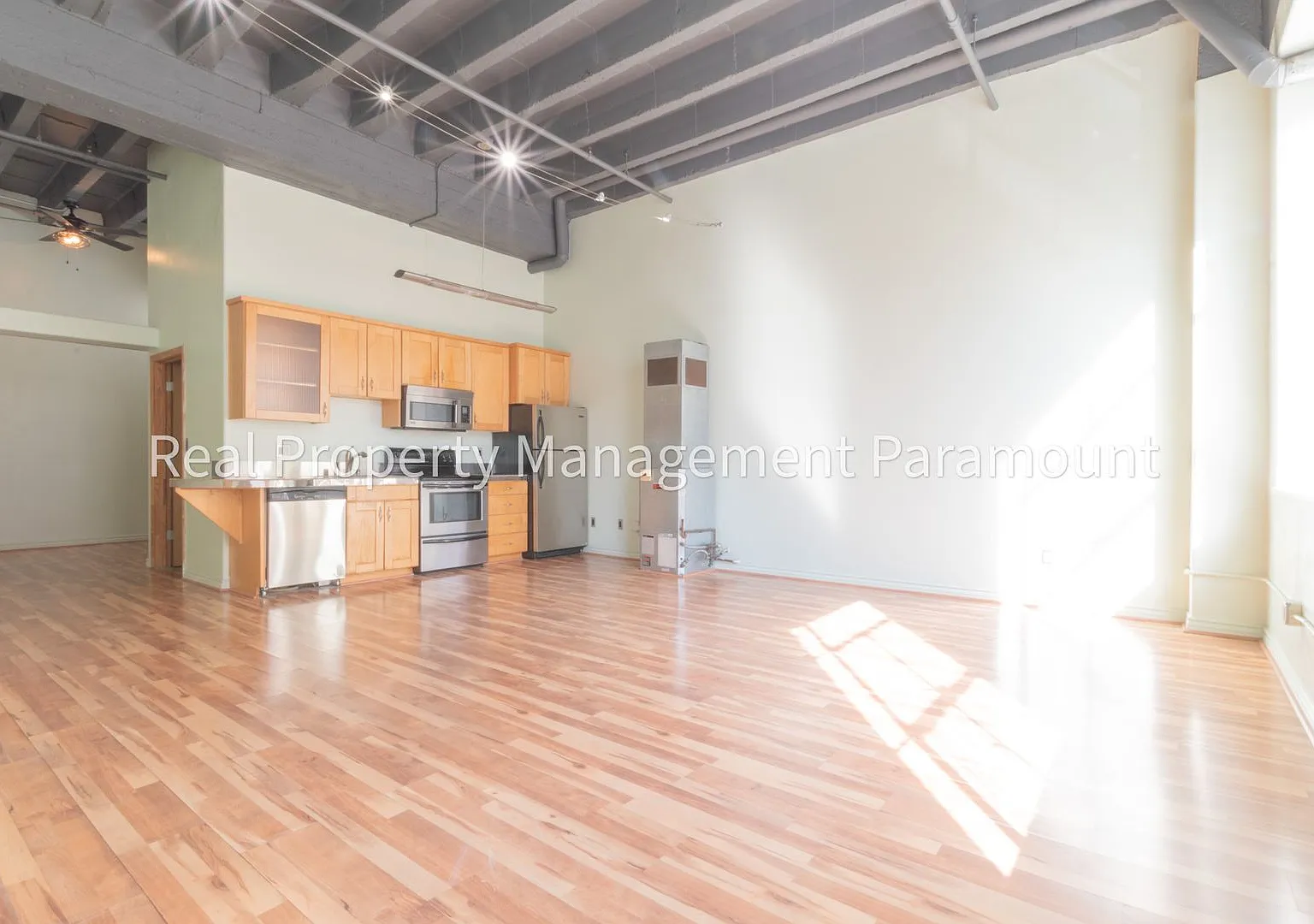 Beautiful One Bedroom Apartment in Downtown Los Angeles! — Photo 1