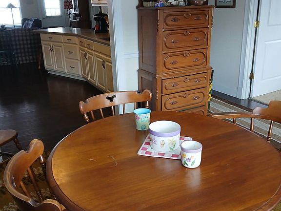 5th image of 549 E Walnut St