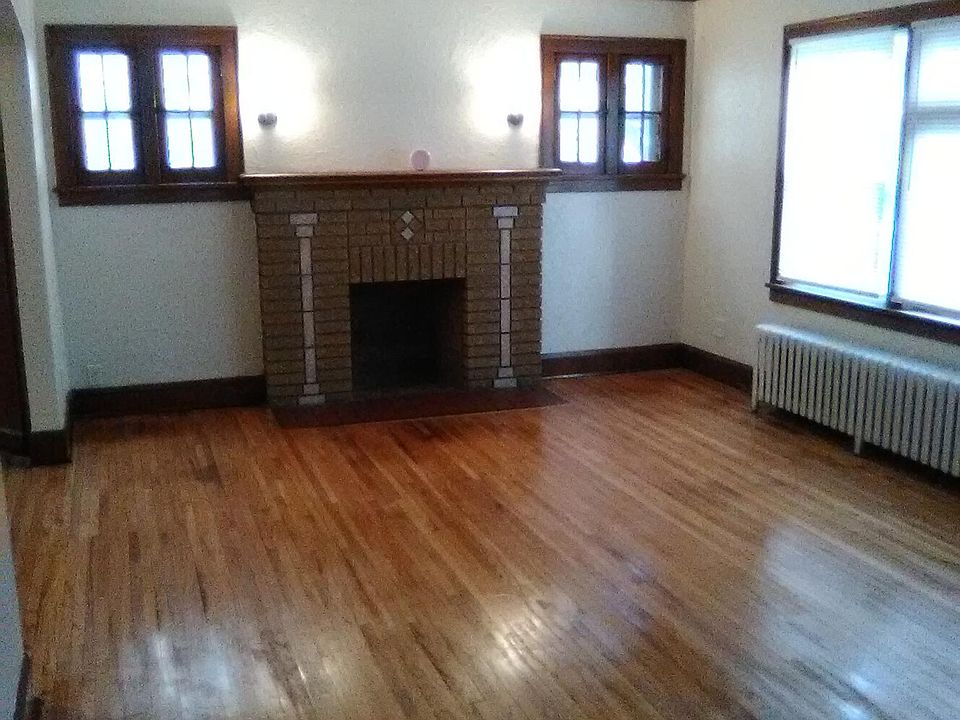 1st image of 816 42nd Ave N #1