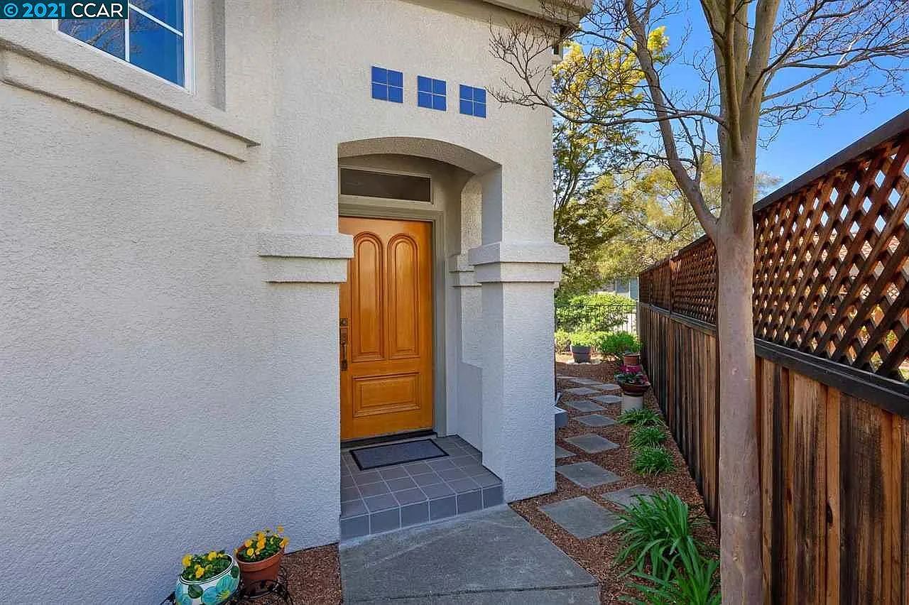 2 bed, 2.5 bath, 1726 sqft, $3,750 — Photo 3