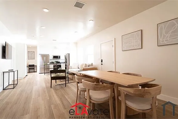 560 N Virgil Ave — Photo 8