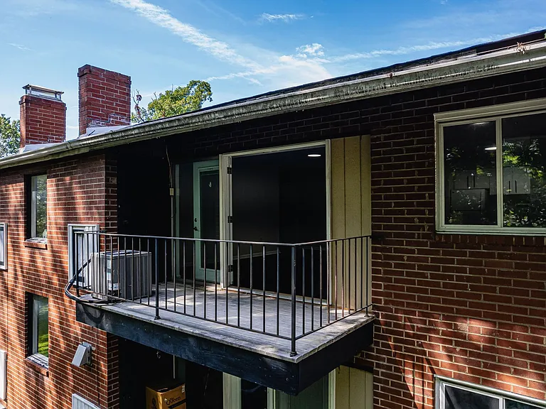 Brooklane Manor Apartments — Photo 83