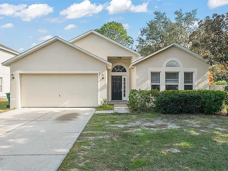 881 Vanderbilt Dr