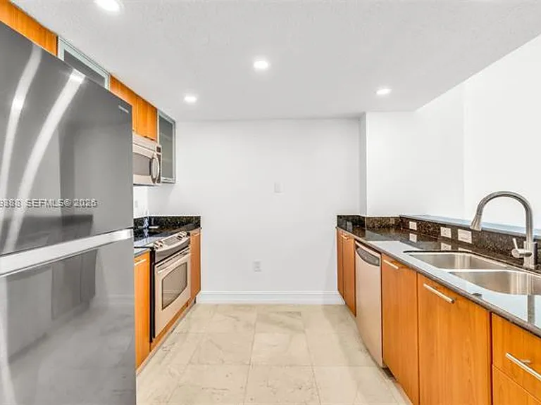 1800 N Bayshore Dr #4208 — Photo 3