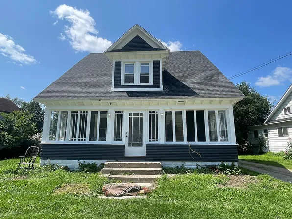 203 N State St, Gobles, MI 49055