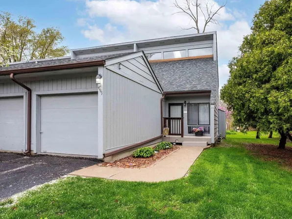 499 44th Avenue Ct, East Moline, IL 61244