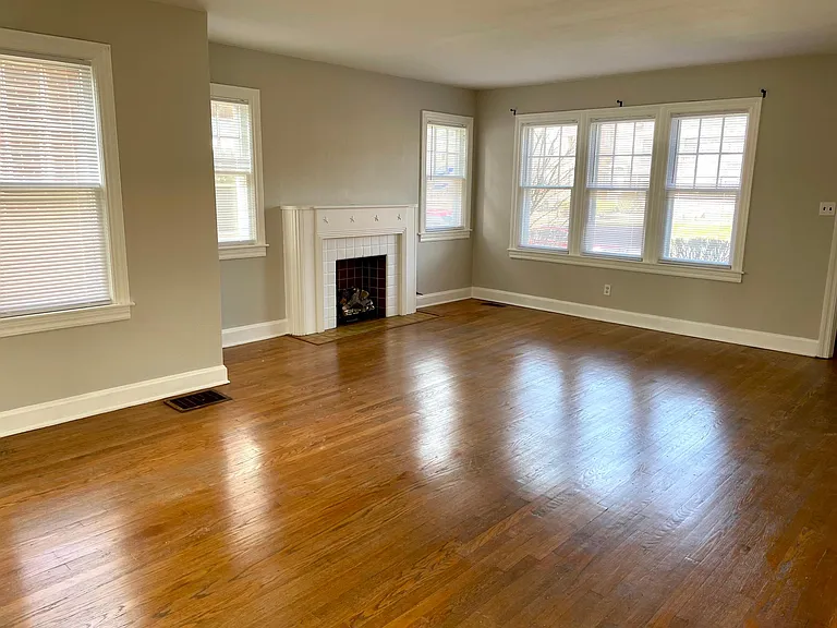 1321 Charleston Ave — Photo 17
