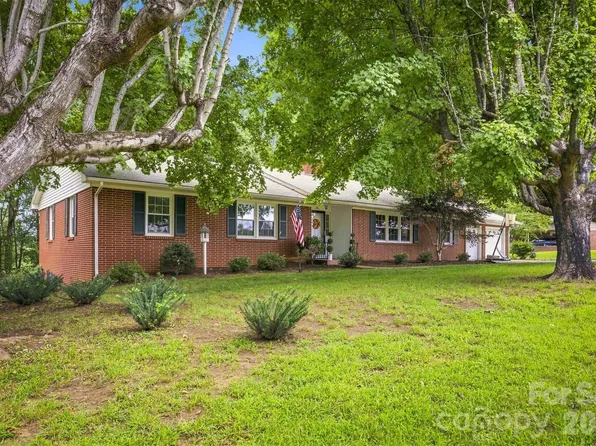 1009 Randolph Cir SE, Lenoir, NC 28645