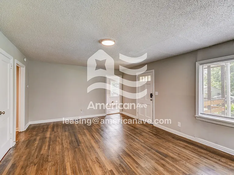 1716394_004_living_room_12862411.jpg