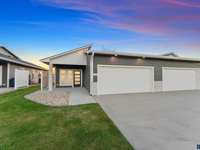 523 Oxford Ave, Harrisburg, SD, 57032