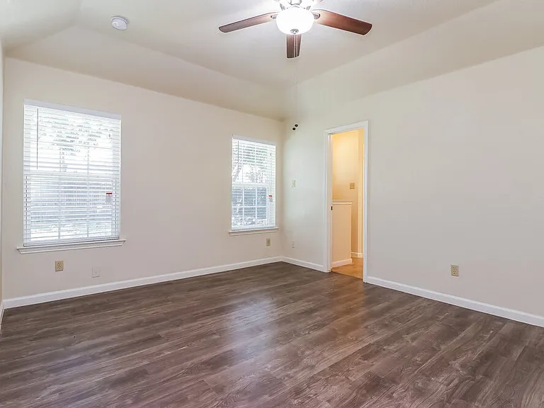 1124 W Hills Ter — Photo 9
