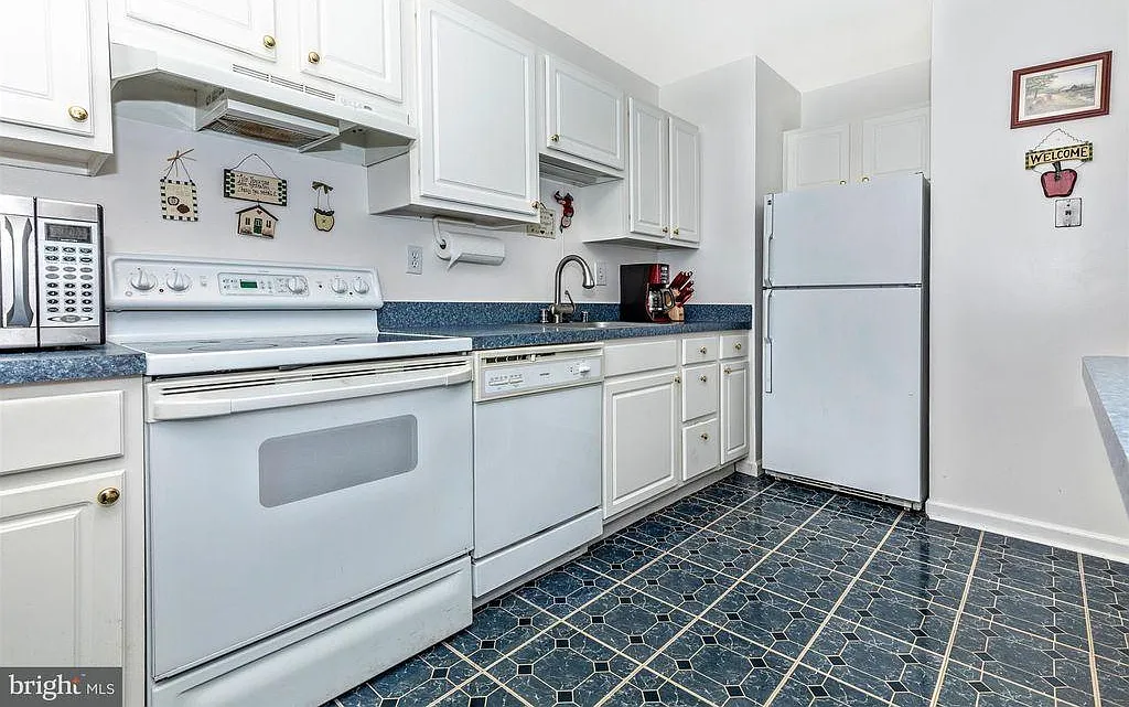725 Horpel Dr — Photo 4