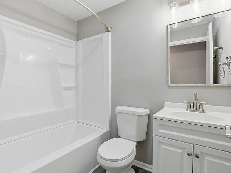 1725 Henry Ave #101 — Photo 11