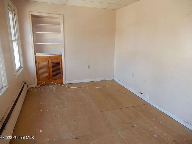 4th image of 552 2nd Street