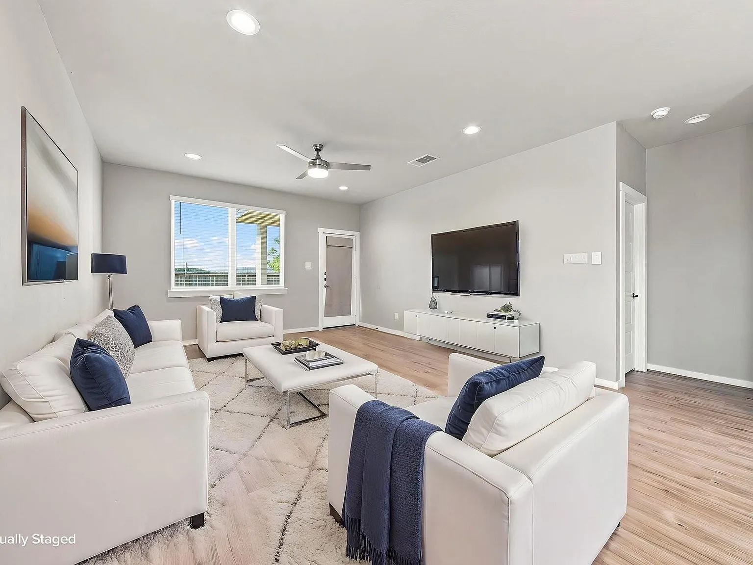 3 bed, 2.0 bath, 1450 sqft, $2,450 — Photo 4