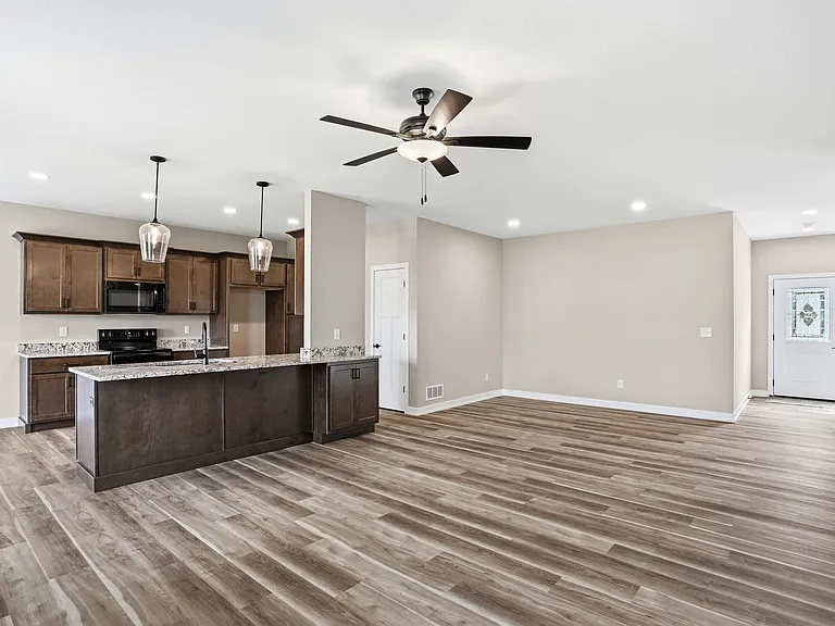 1044 Stonehaven Dr — Photo 8