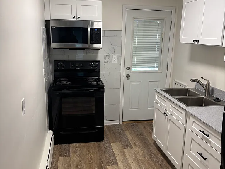 390 W Marshall St #390 — Photo 2