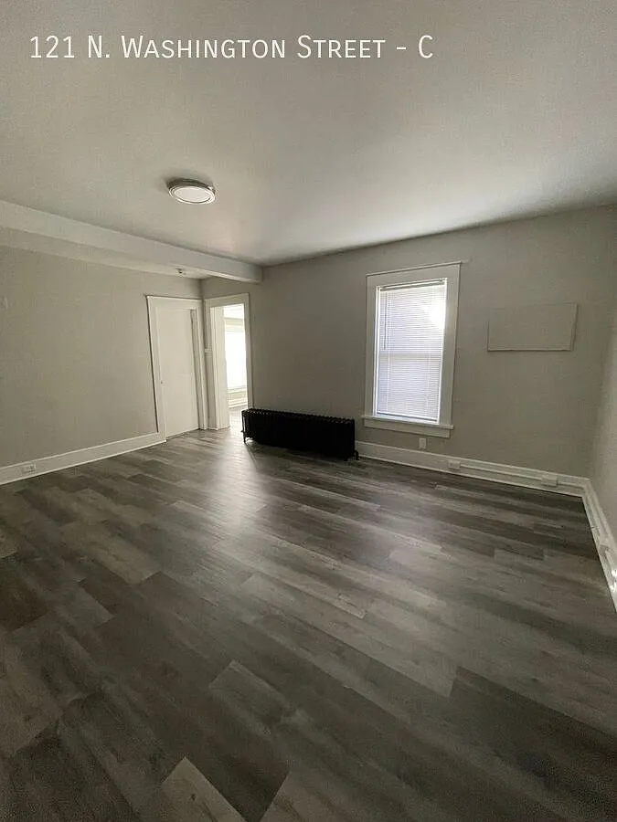 Charming 1 Bed, 1 Bath Apartment — Photo 3