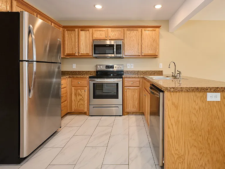 361 Crescent Dr #5 — Photo 4