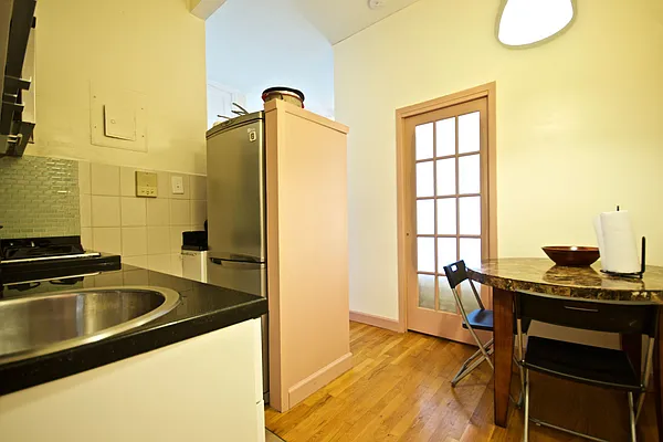 Rented by Nest Seekers International | media 28